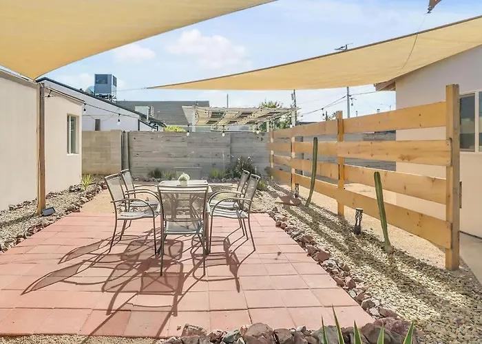 Retreat Main House And Casita Sleeps 8 Сasa de vacaciones