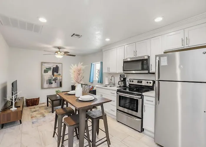 Retreat Main House And Casita Sleeps 8 * Phoenix